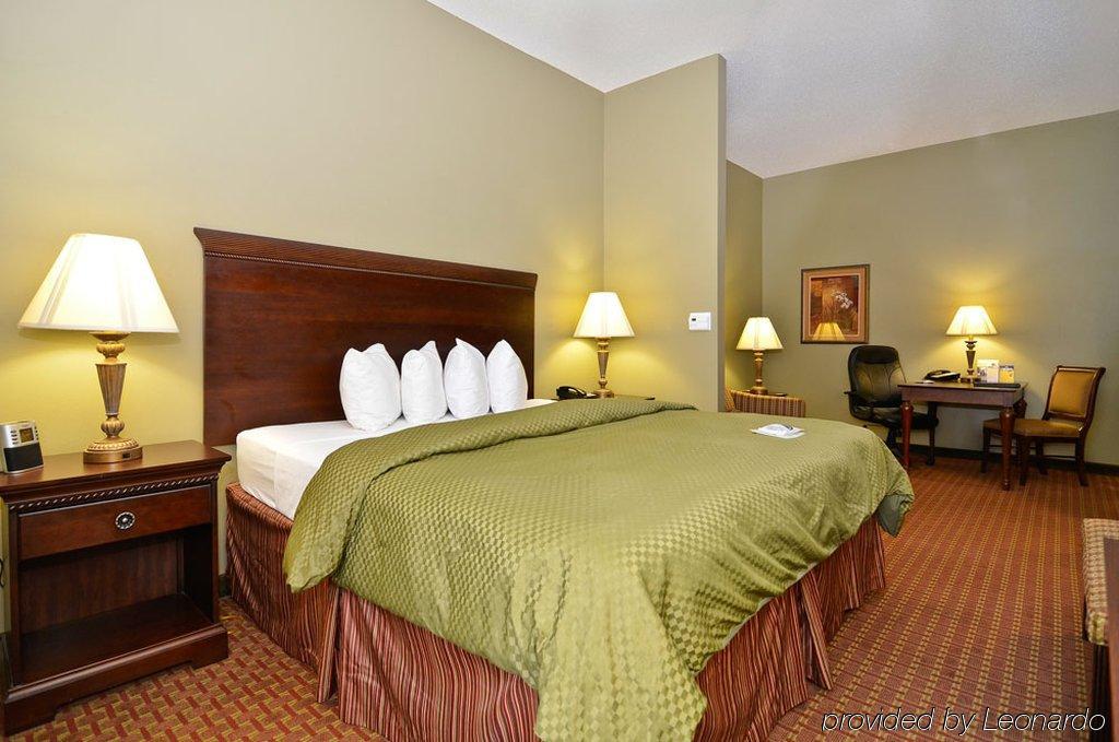 Best Western Plus Two Rivers Hotel & Suites Demopolis Room photo