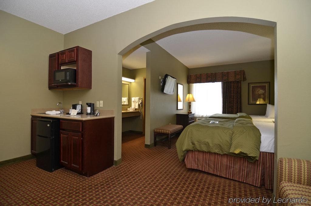 Best Western Plus Two Rivers Hotel & Suites Demopolis Room photo
